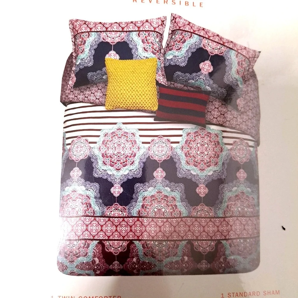 Blink Pranna Twin Reversible Comforter Set Medallion Stripe Burgundy Navy 2pc